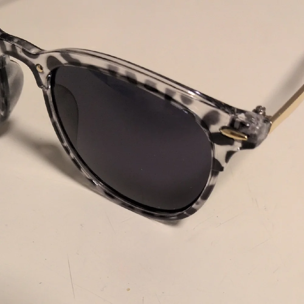 Chic Black and‎ Gray Patterned Sunglasses